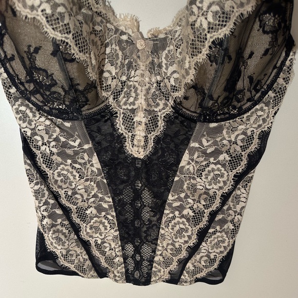 jezebel Elegant Lace bustier top in Black and Cream lace 34C - Picture 6 of 6